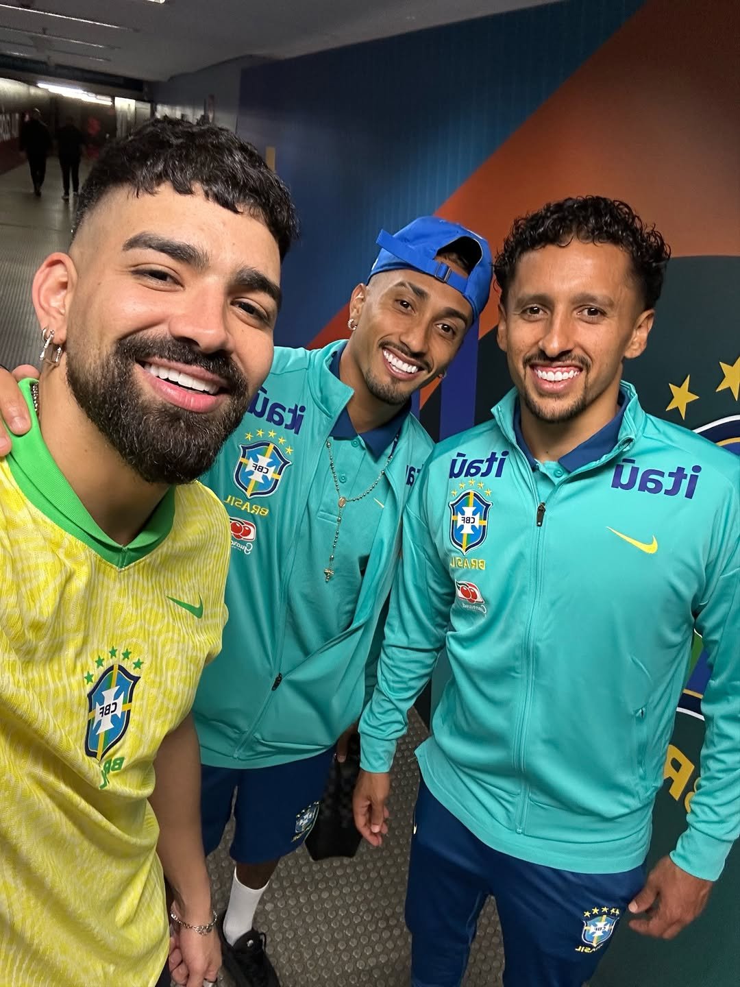 Dilsinho faz pagode no Maracanã após goleada do Brasil 17 Dilsinho jogadores