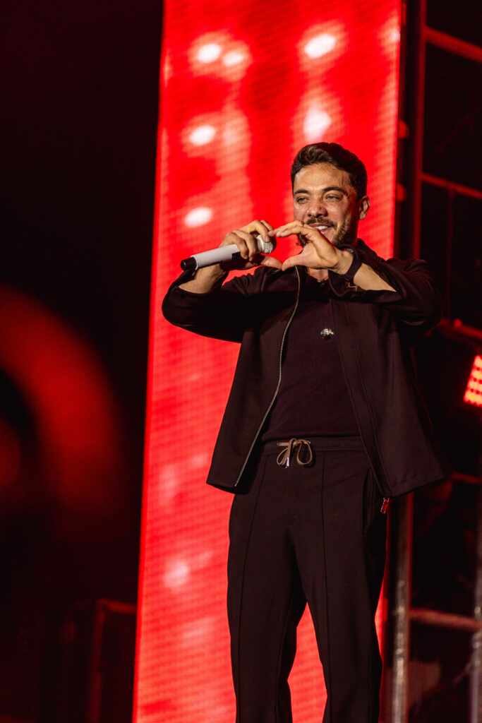 Wesley Safadão comemora aniversário no palco do Garota VIP RJ Wesley Safadão comemora aniversário no palco do Garota VIP RJ
