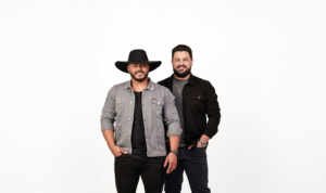 Neto & Davi resgatam composição gravada por Henrique e Juliano e relançam “Tão distante de tudo”