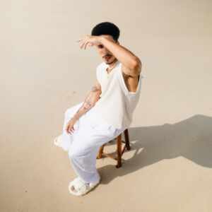 Thiago Pantaleão apresenta novo single “Mesmo Lugar” em parceria com Simbiat Ebhohon