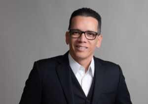 Pastor Luciano Alves comenta impacto de celebridades falarem abertamente sobre fé