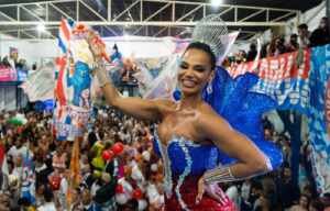 Savia David é coroada rainha de bateria da Estrela do Terceiro Milênio em SP