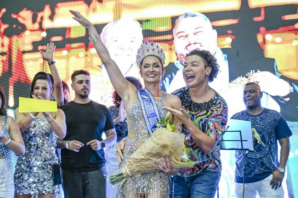 David Brazil coroa Vanessa Rangeli como rainha de bateria da Acadêmicos de Niterói David Brazil coroa Vanessa Rangeli como rainha de bateria da Acadêmicos de Niterói