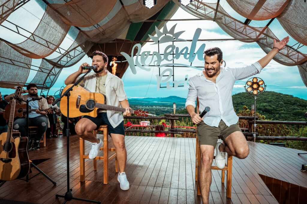 Cleber & Cauan viralizam e conquistam 12º lugar com o hit “Até Ficar Velhin”