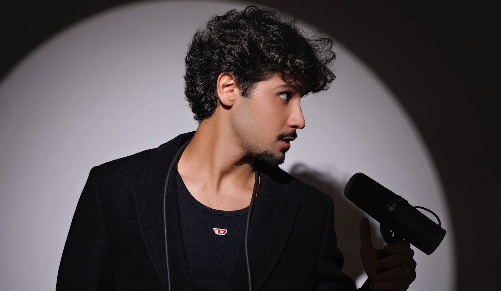 Nilson Neto lança primeiro álbum da carreira e revela as duas faces de sua essência musical 17 Captura de Tela 2025 10 31 as 14.02.13