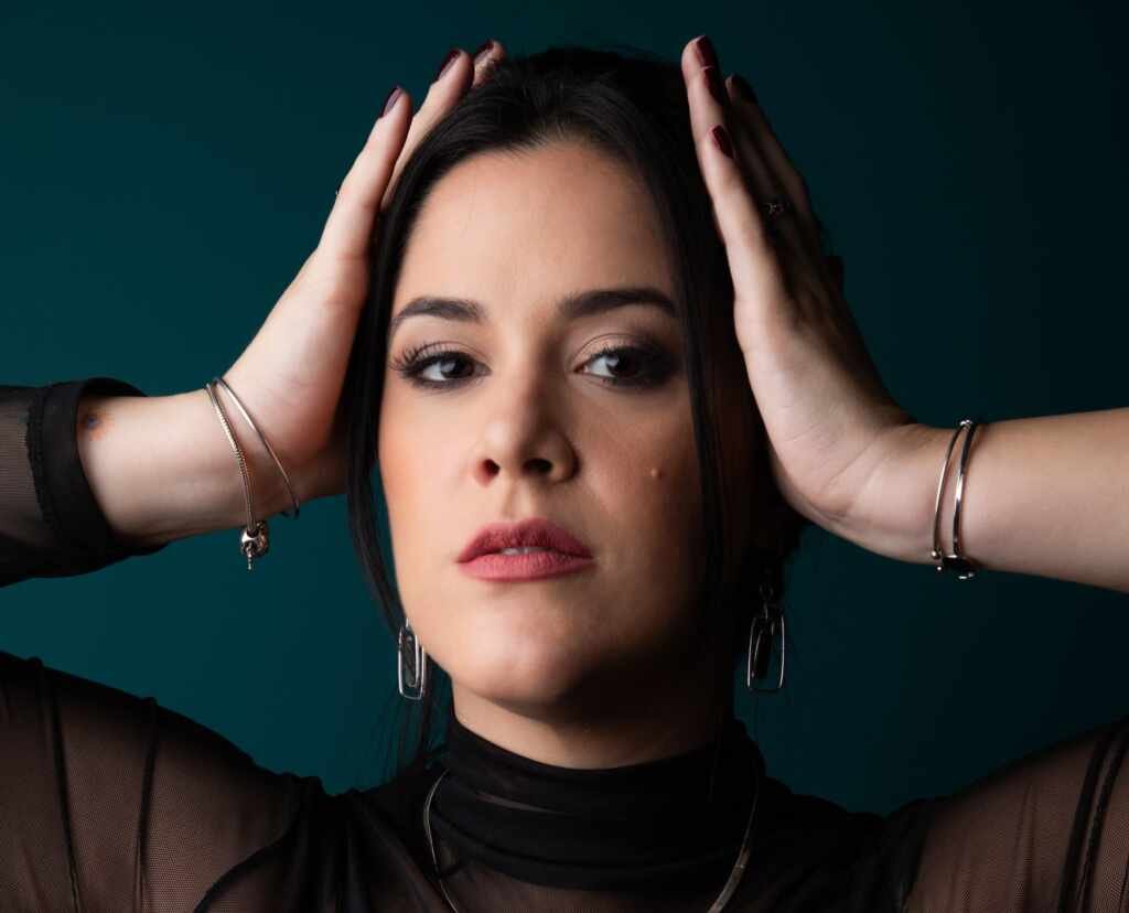 Lanna transforma maquiagem em autoconhecimento e empoderamento