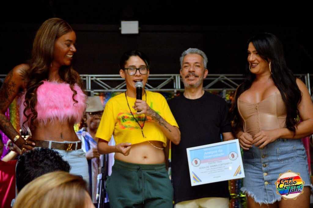 Roda de Samba Então Táh! recebe o Selo da Diversidade, através da vereadora Benny Briolly Roda de Samba Então Táh! recebe o Selo da Diversidade, através da vereadora Benny Briolly