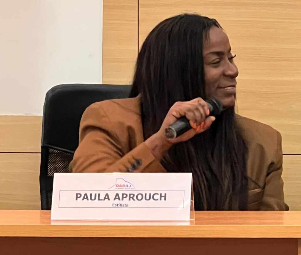Paula Aprouch fala sobre estilo e autenticidade em encontro na OAB Barra Paula Aprouch fala sobre estilo e autenticidade em encontro na OAB Barra