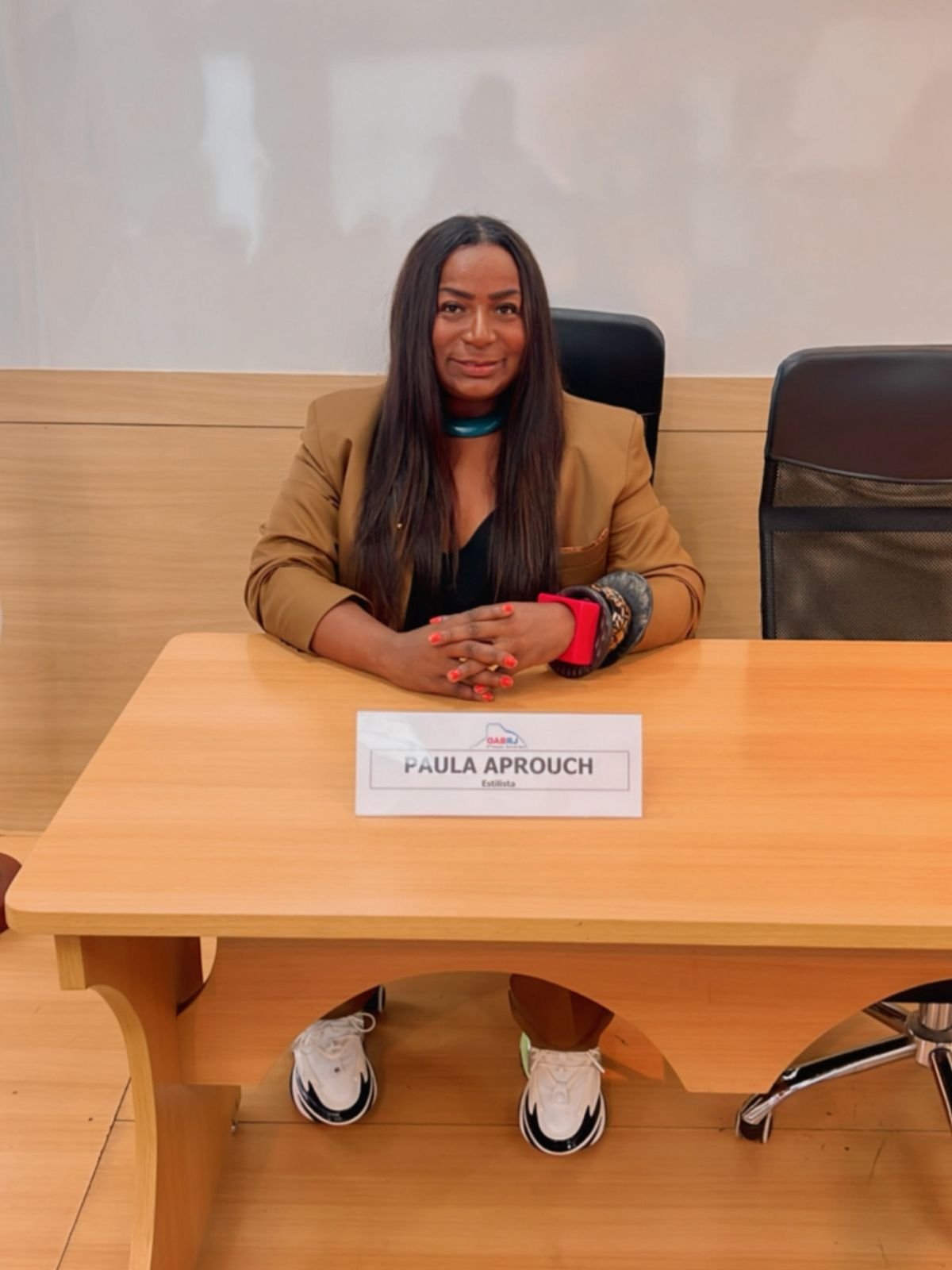 Paula Aprouch fala sobre estilo e autenticidade em encontro na OAB Barra 18 IMG 20251025 WA0018