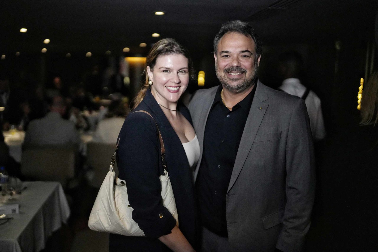 ABAV e SESC promovem jantar no Roxy Dinner Show e encantam convidados com espetáculo