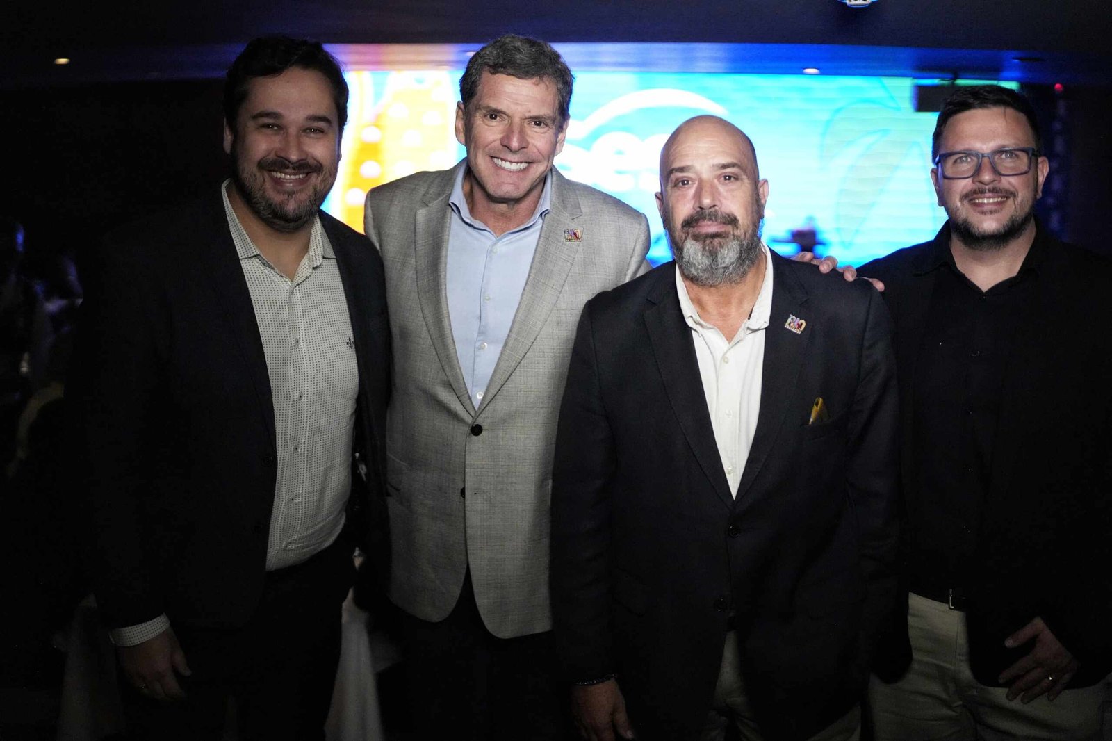 ABAV e SESC promovem jantar no Roxy Dinner Show e encantam convidados com espetáculo
