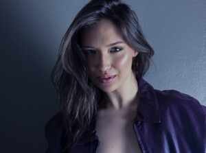 Luísa Locher comemora indicação de “Melhor Maquiagem” pela série “Corra Nina!” no Rio Webfest