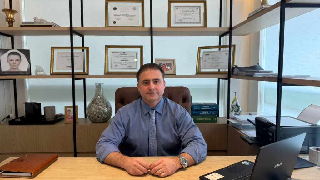 Dr. Rafael Reinert assina capítulo no Tratado Internacional de Transplante Capilar