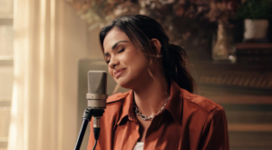 Bruna Olly apresenta álbum acústico “Uma Voz, Uma Lembrança e Uma Canção”