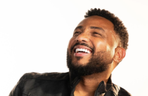 Eli Soares vence o GRAMMY Latino 2025 na categoria de Melhor Álbum de Música Gospel do Ano