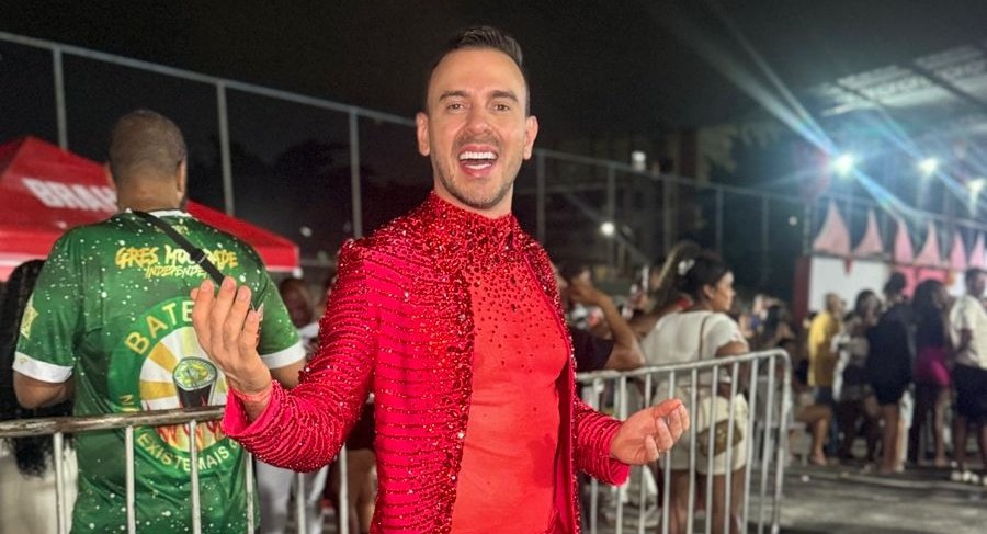 Renny Delmondes estreia como muso da Unidos de Bangu em noite de samba Renny Delmondes estreia como muso da Unidos de Bangu em noite de samba