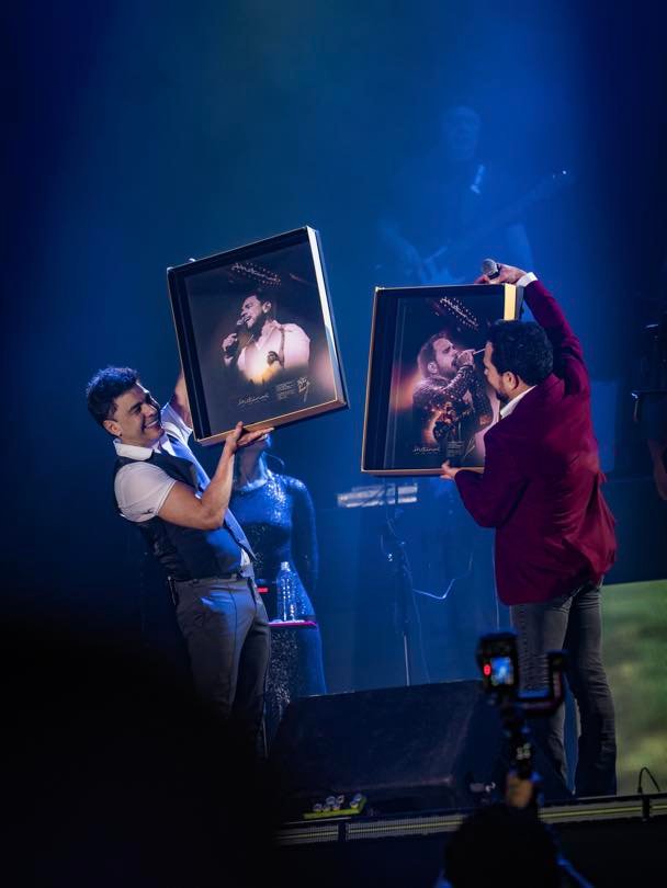 Zezé Di Camargo e Luciano encantam Curitiba com o show “Histórias”