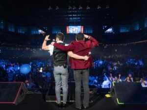 Zezé Di Camargo e Luciano encantam Curitiba com o show “Histórias”