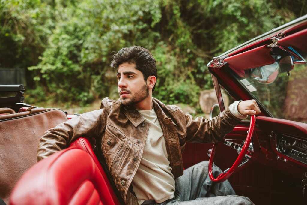 Hugo Henrique relança “Mala”, um dos maiores sucessos de sua carreira Hugo Henrique relança “Mala”, um dos maiores sucessos de sua carreira
