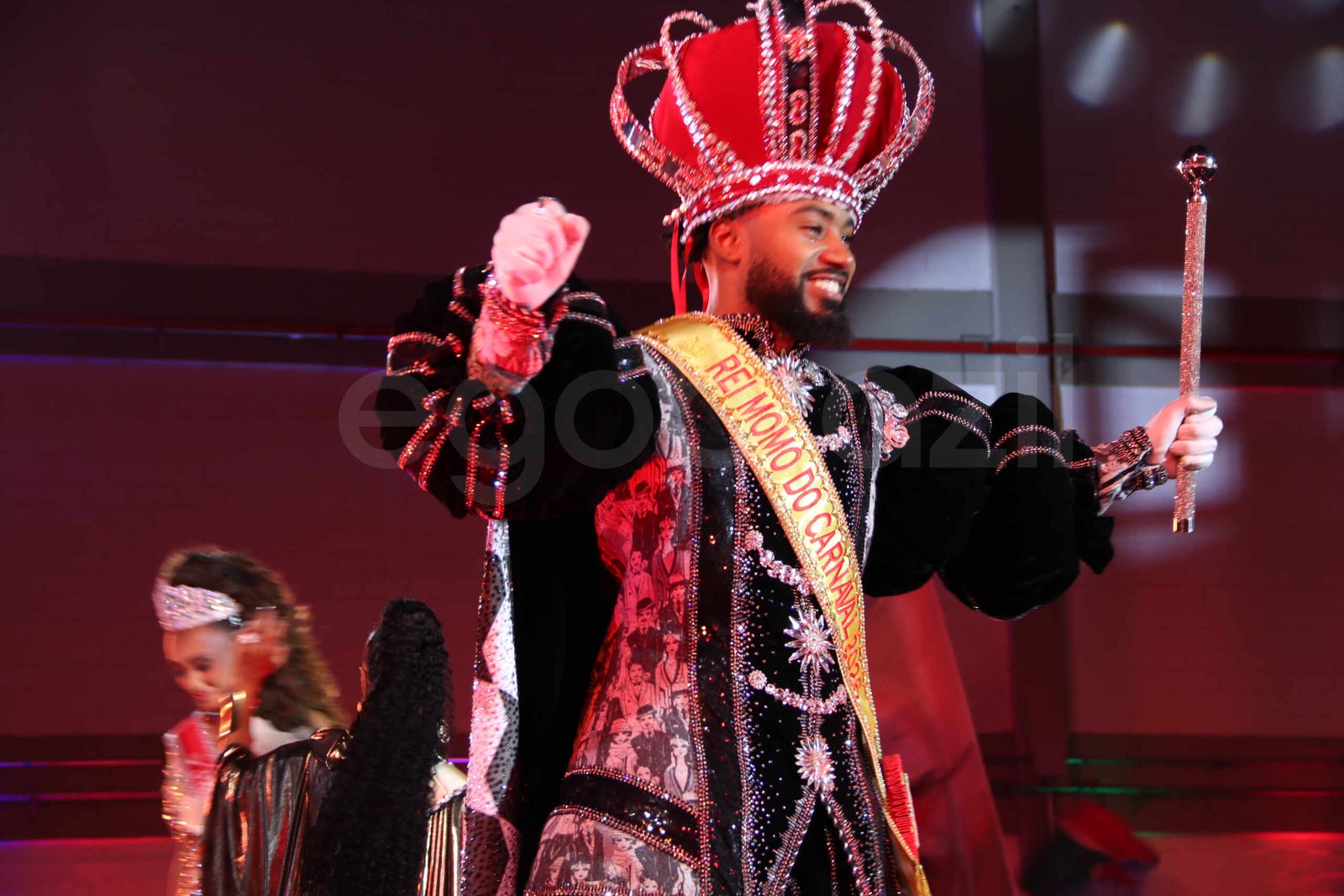 Corte do Carnaval SP 2026 é definida em evento na Fábrica do Samba 20 André Luiz, coroado Rei Momo (@vaivaioficial) - Foto: EGOBrazil