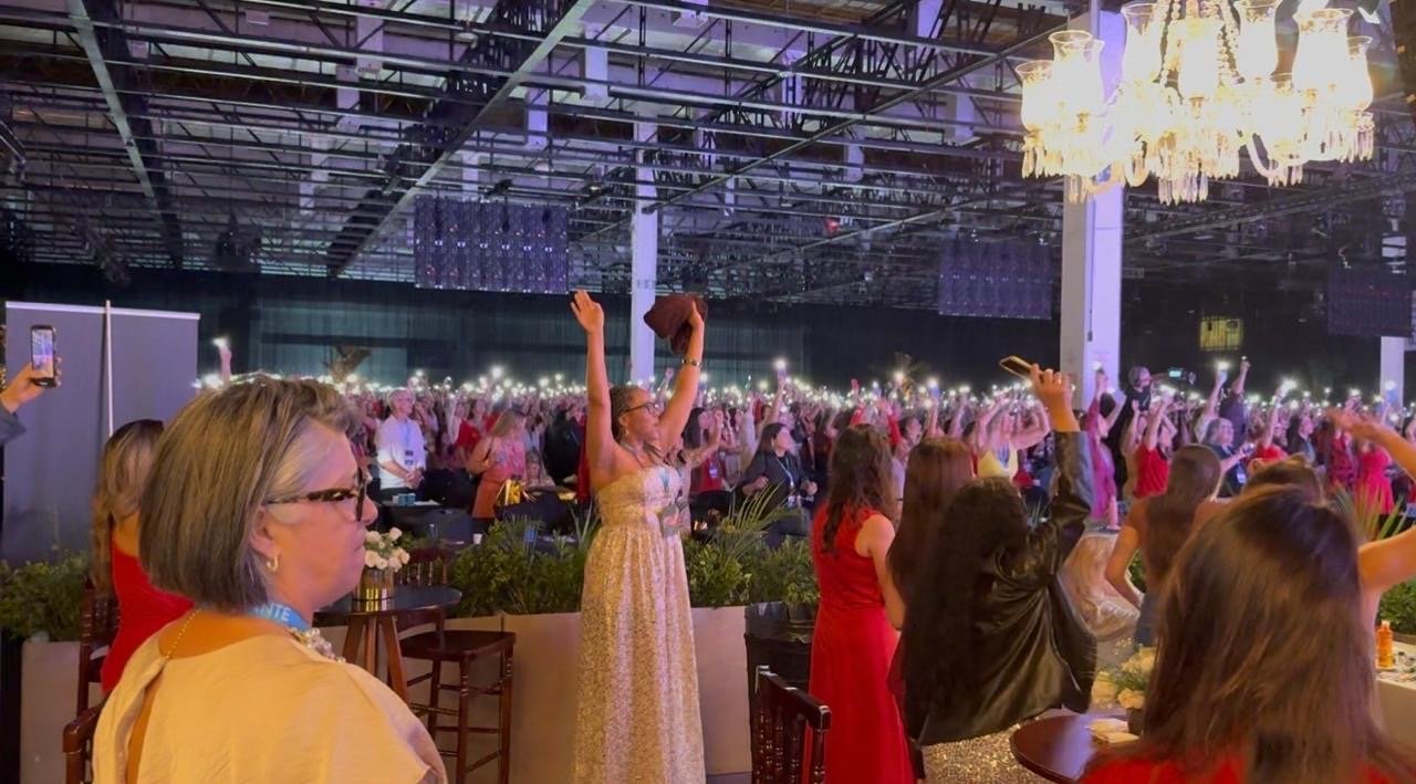 Imersão de Elainne Ourives transforma São Paulo em palco de consciência, emoção e reprogramação mental 17 0a4fd4e4 1ed2 441b 88ac e4fbdc3e8e59