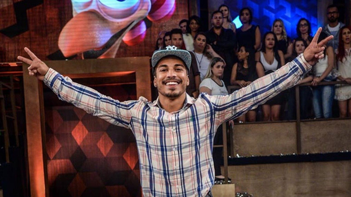 Viviane Araújo, Jojo Todynho, Rafael Ilha, Jaquelline Grohalski e outros vencedores de A Fazenda 37 Douglas Sampaio venceu A Fazenda 8 - Foto: Reprodução / Record TV