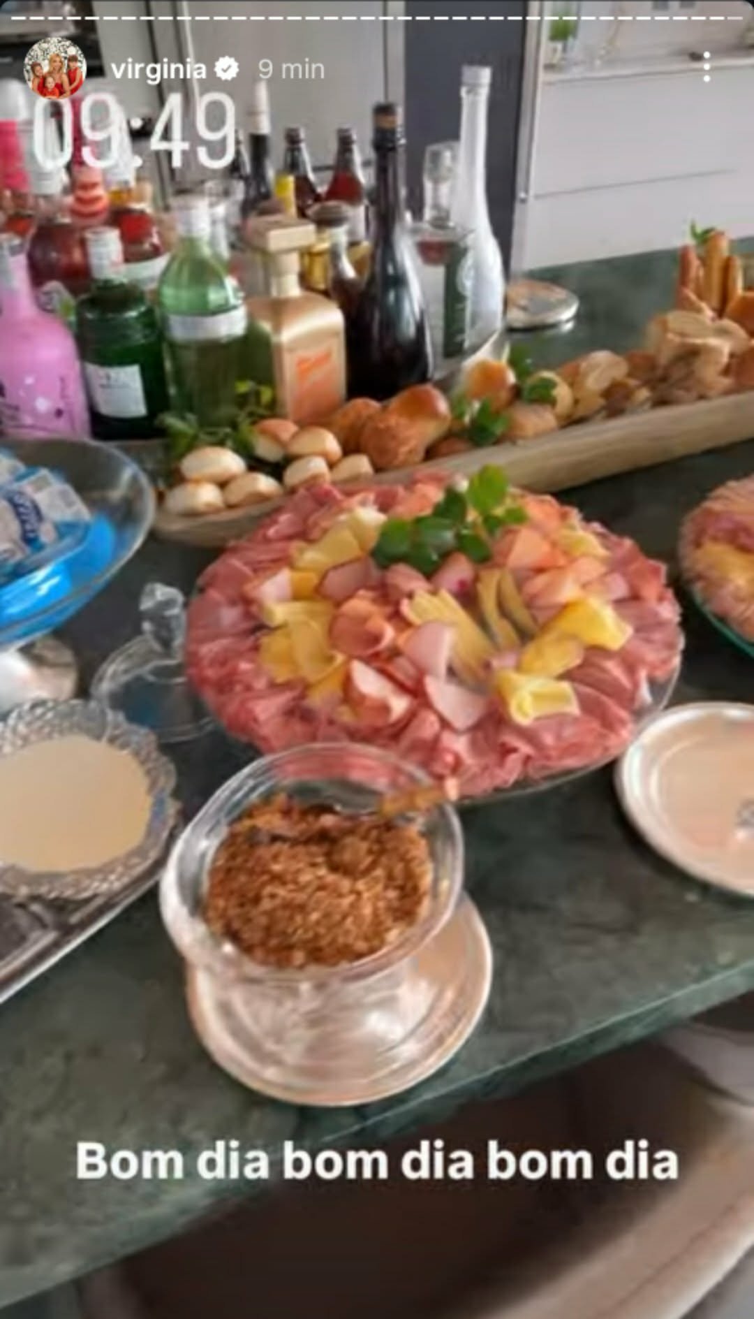 1766498893 412 Com Vini Jr em sua mansao Virginia mostra banquete no 1
