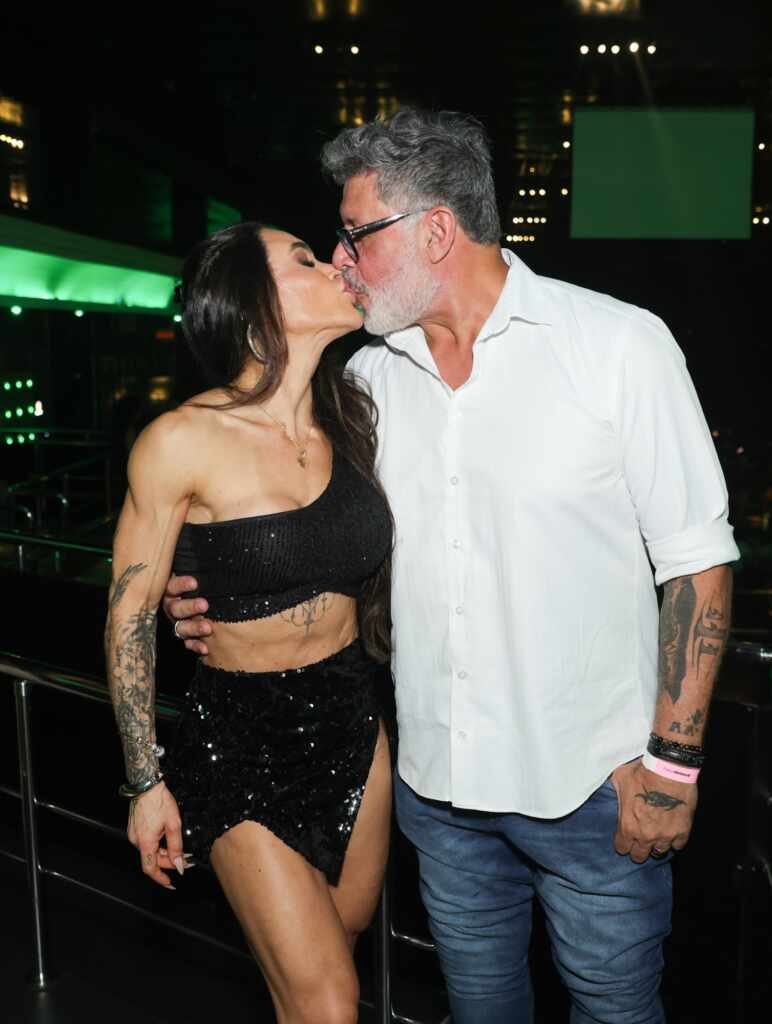 Alexandre Frota e Fabi Frota trocam beijos durante show de Belo em São Paulo 23 1w2a7634