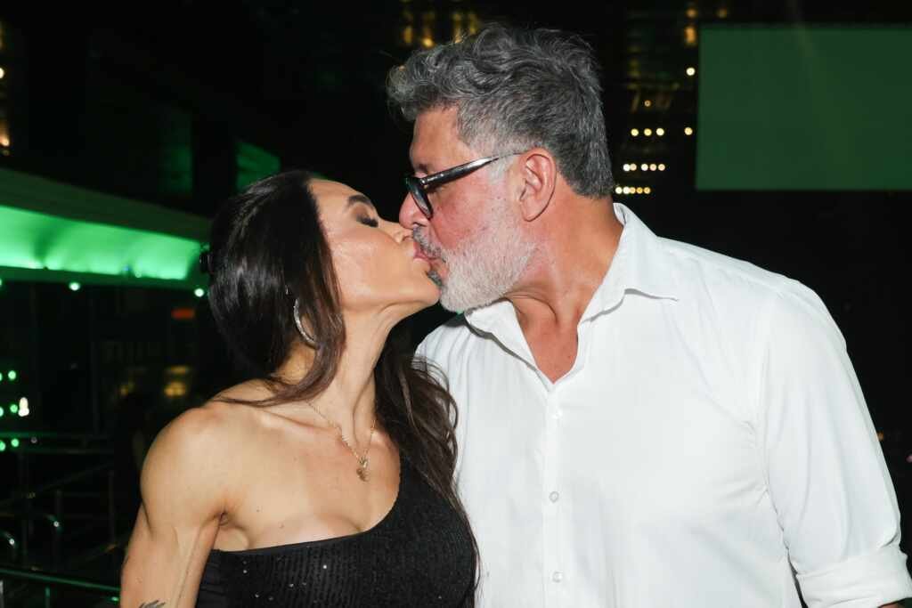 Alexandre Frota e Fabi Frota trocam beijos durante show de Belo em São Paulo 22 1w2a7635