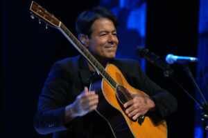 Ingressos esgotados no Teatro Imperator para o show de Alex Cohen