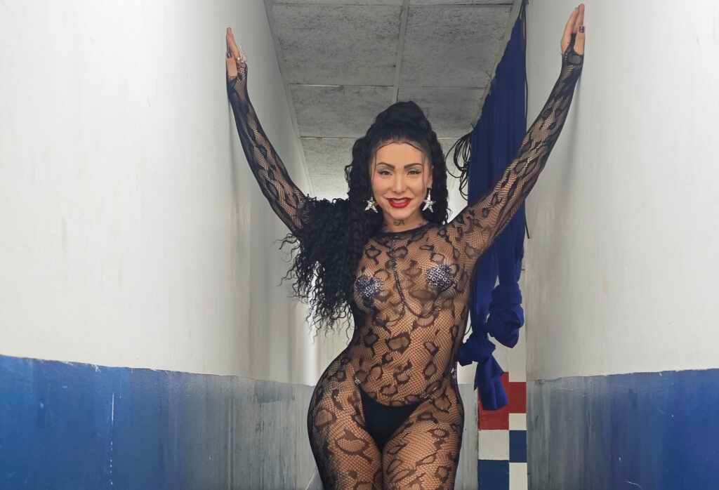 Musa Amanda Fernandes aposta na ousadia para o ensaio de rua da União da Ilha 17 Musa Amanda Fernandes aposta na ousadia para o ensaio de rua da União da Ilha