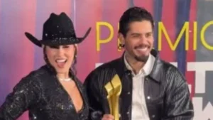 Ana Castela e Zé Felipe se divertem após premiação do Multishow