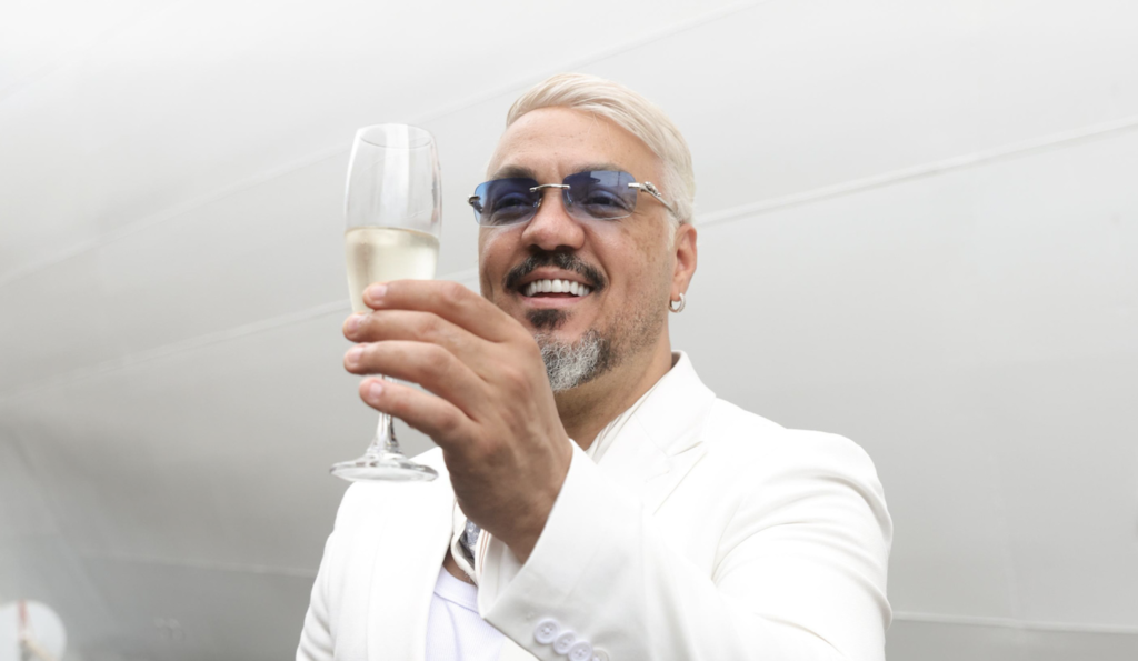Belo embarca no navio Belo em Alto-Mar e celebra 25 anos de carreira Belo embarca no navio Belo em Alto-Mar e celebra 25 anos de carreira