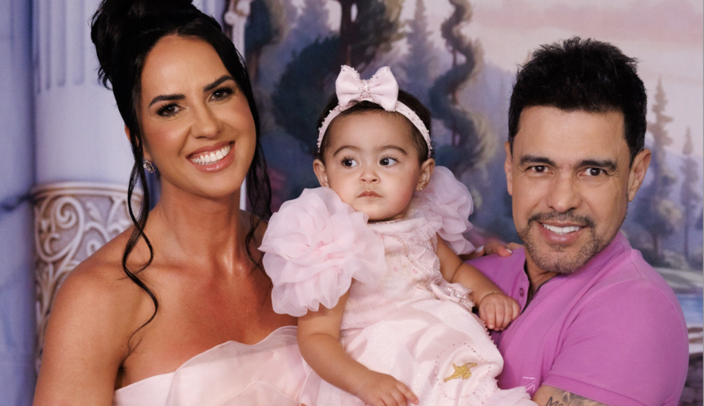 Zezé Di Camargo e Graciele Lacerda celebram 1 ano de Clara com festa luxuosa em SP Zezé Di Camargo e Graciele Lacerda celebram 1 ano de Clara com festa luxuosa em SP