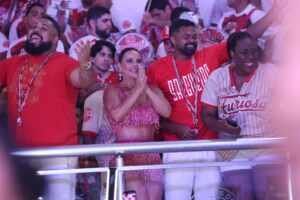 Viviane Araujo brilha em ensaio do Salgueiro ao lado de musas famosas do Salgueiro