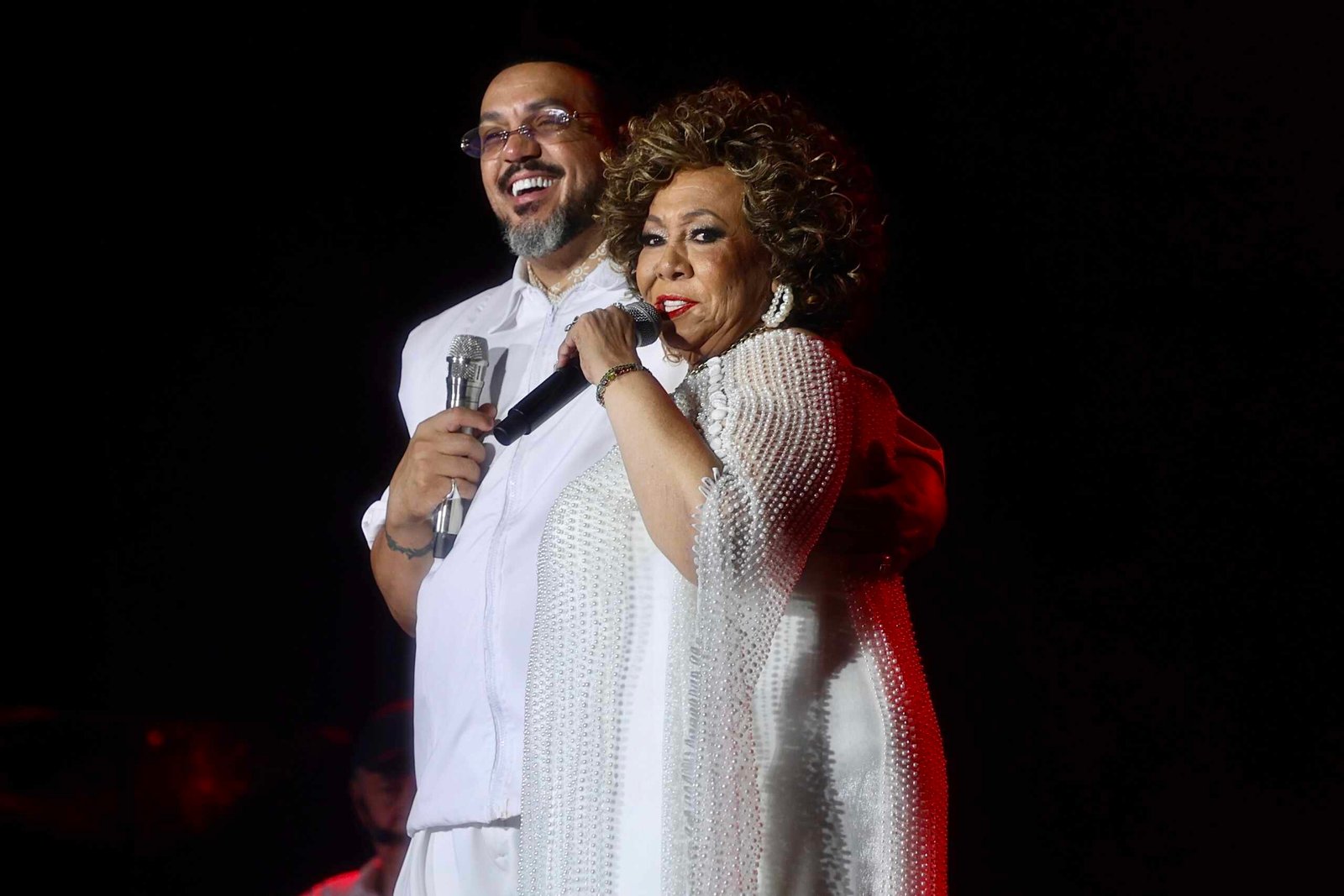 Belo e Alcione emocionam público no Palco Rio durante o Réveillon de Copacabana 20 Belo e Alcione emocionam público no Palco Rio durante o Réveillon de Copacabana