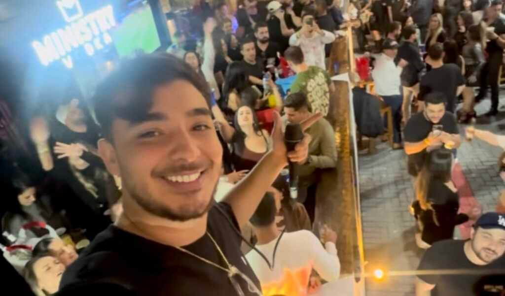 Breno Mel conquista o público e celebra sucesso da música “Shortinho Rosa” Breno Mel conquista o público e celebra sucesso da música “Shortinho Rosa”