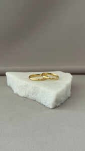 Do pedido ao altar: como escolher a aliança de casamento e o anel de noivado?