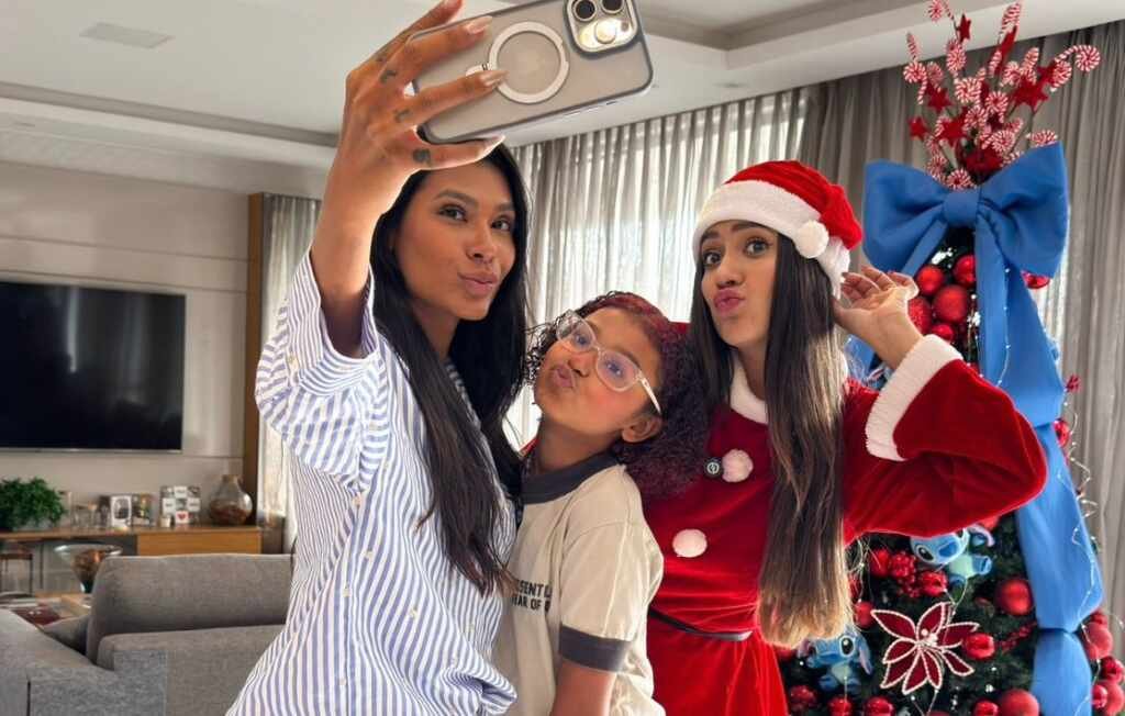 Jaque Sobrinho faz surpresa de Natal para filha de Pocah e emociona família 21 Jaque Sobrinho faz surpresa de Natal para filha de Pocah e emociona família