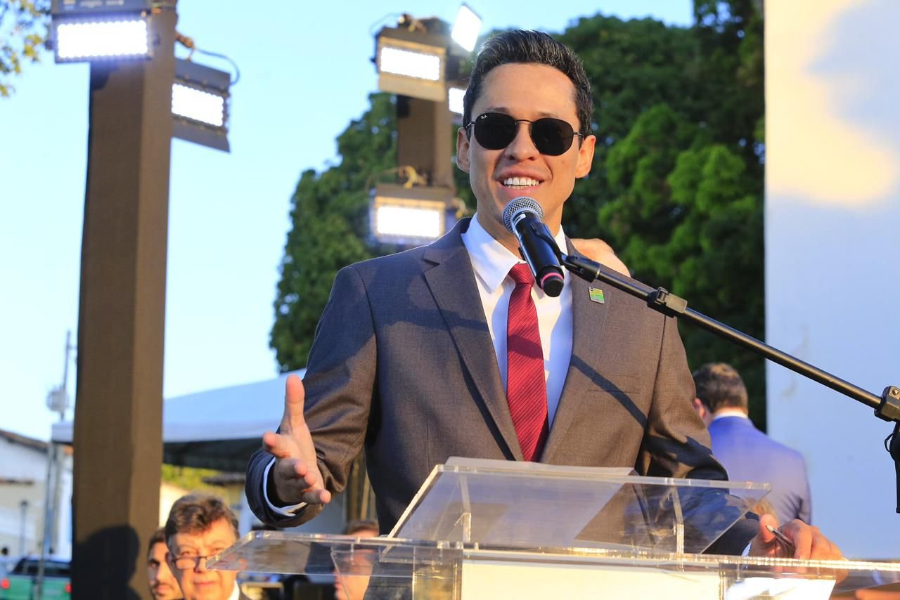 A voz que domina o palco: Urano Lopes transforma cerimoniais em espetáculos 17 PHOTO 2025 12 13 17 23 20