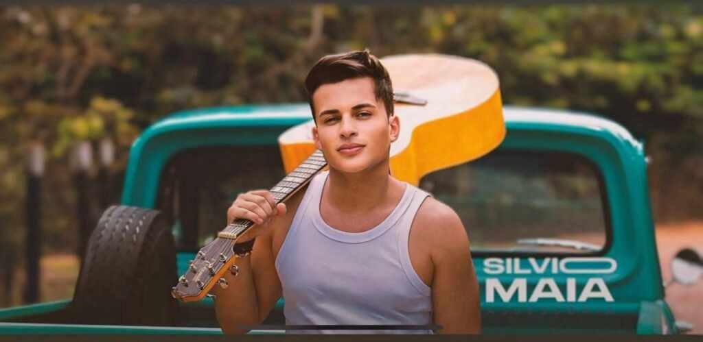 Felipe Sales lança hit e público faz comparação com separação de cantor famoso