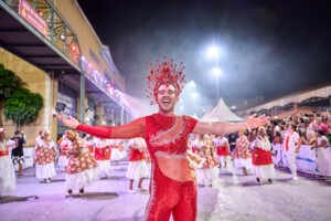 Muso Renny Delmondes celebra chegada na Unidos de Bangu em evento na Cidade do Samba