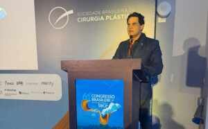 Dr. Dalvo Neto: Excelência em Cirurgia Plástica e Referência Internacional em Fortaleza