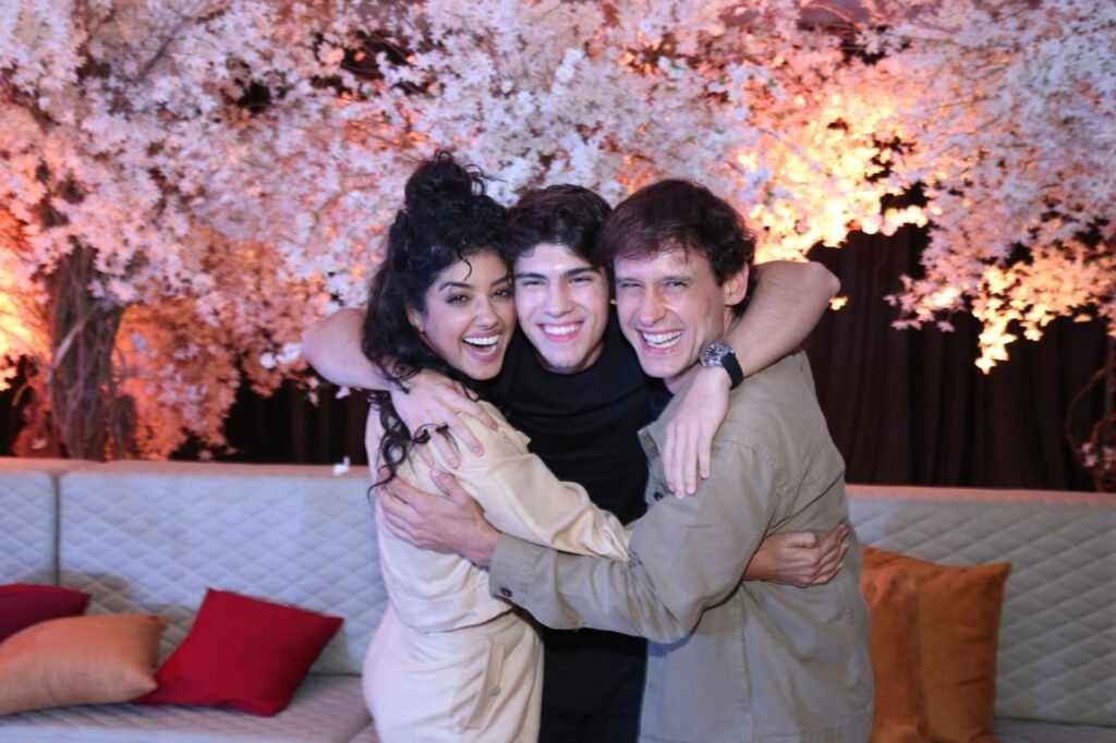 Elenco de Reis promove amigo secreto à distância e movimenta fãs nas redes sociais Elenco de Reis promove amigo secreto à distância e movimenta fãs nas redes sociais