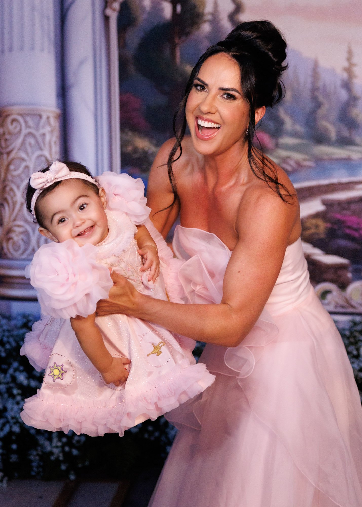 Zezé Di Camargo e Graciele Lacerda celebram 1 ano de Clara com festa luxuosa em SP 44 Zezé Di Camargo e Graciele Lacerda celebram 1 ano de Clara com festa luxuosa em SP