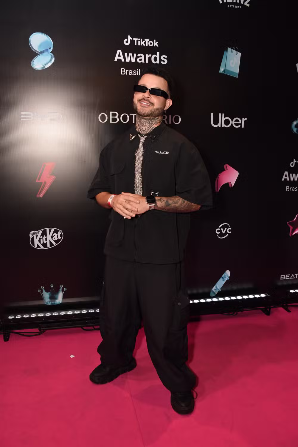 TikTok Awards 2025: influenciadores desfilam looks marcantes na premiação em São Paulo