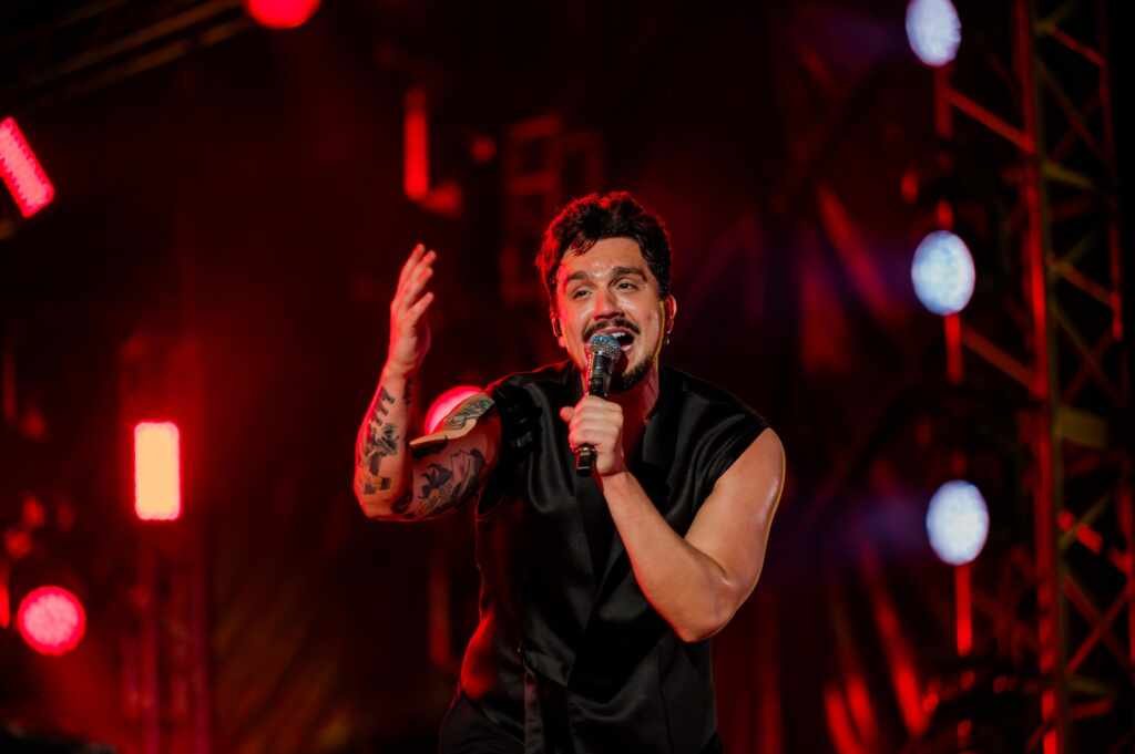Em menos de três horas, Luan Santana esgota ingressos do “Registro Histórico” em Belo Horizonte 21 Luan Santana leva multidão recorde ao Guarulhos Fest Show e celebra aniversário da cidade