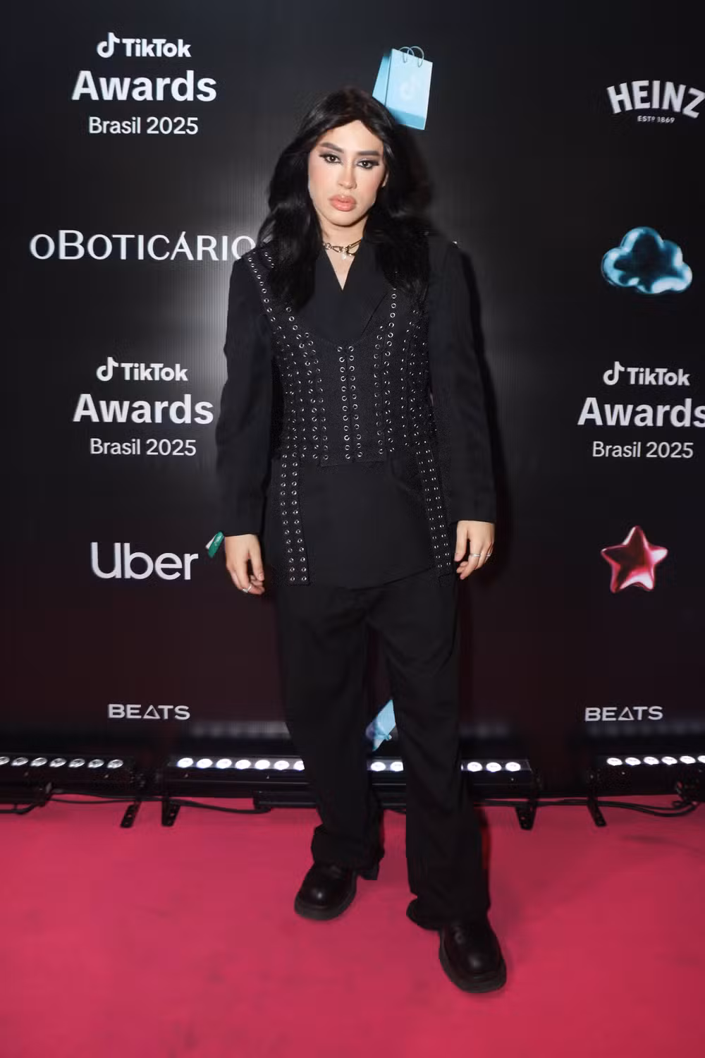 TikTok Awards 2025: influenciadores desfilam looks marcantes na premiação em São Paulo