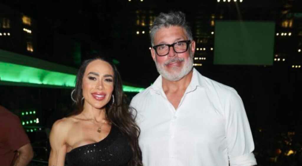 Alexandre Frota e Fabi Frota trocam beijos durante show de Belo em São Paulo Desanexadas