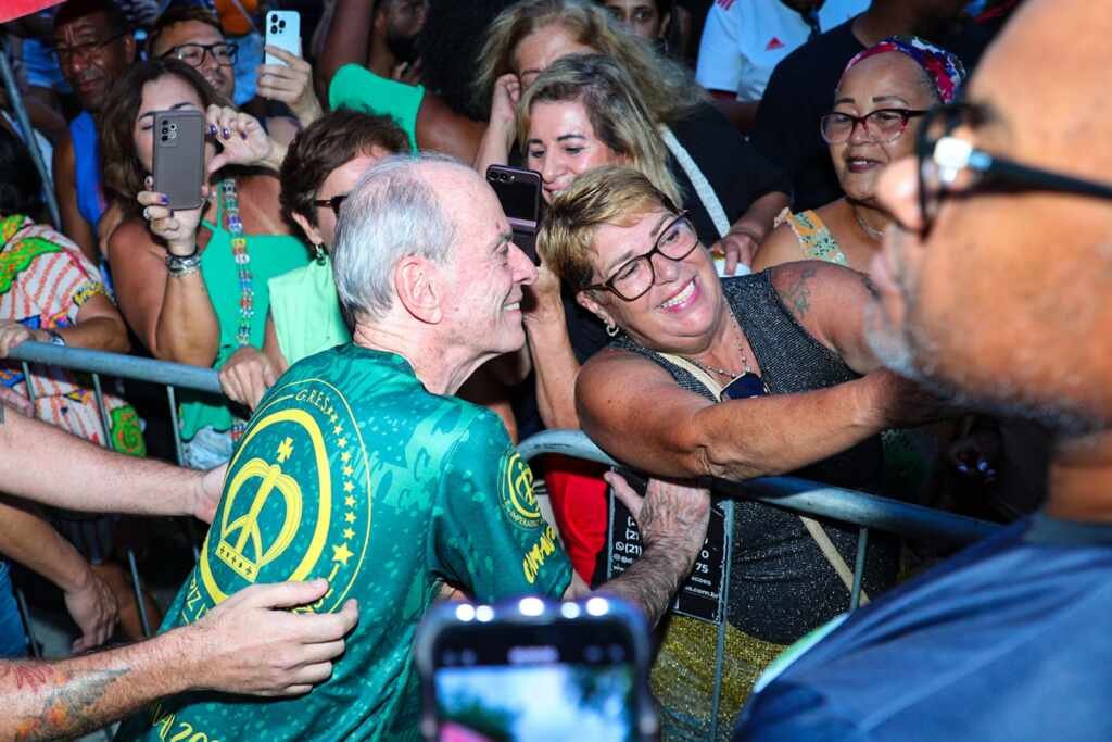 Ney Matogrosso se joga no samba durante ensaio da Imperatriz e empolga comunidade 30 ney matogrosso 14